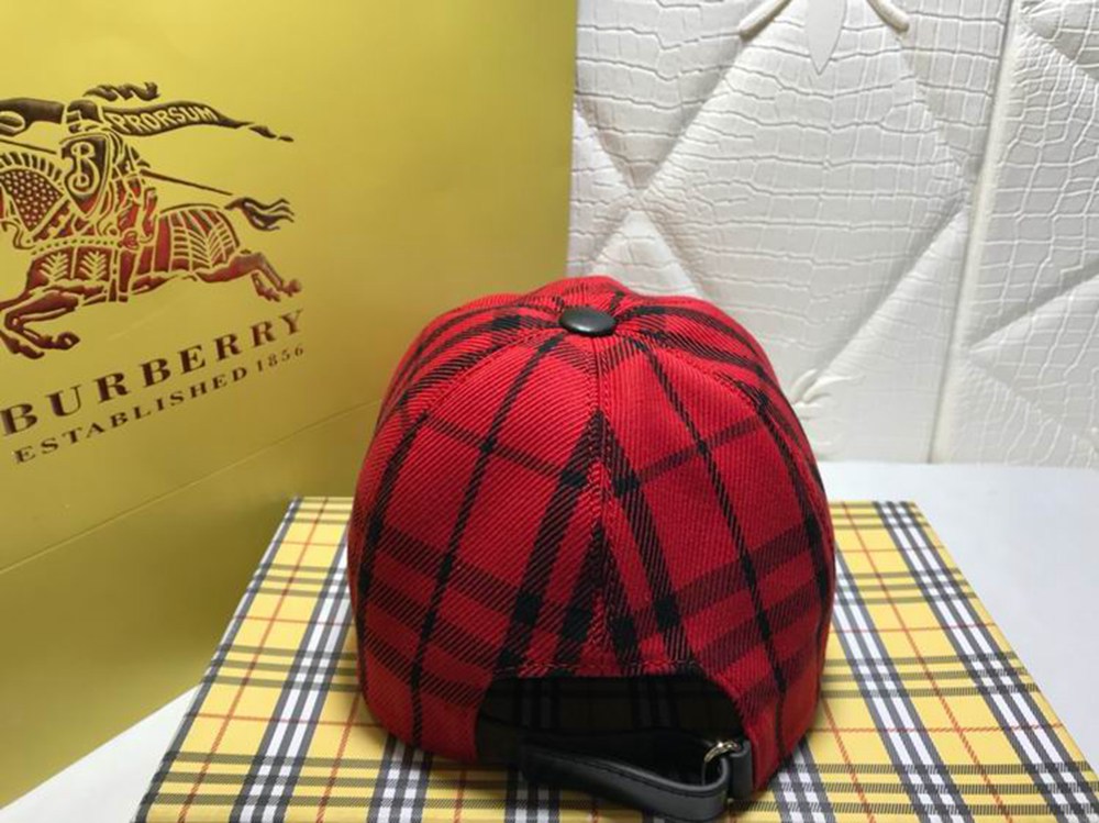Bv*b*rry Hat